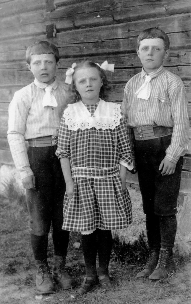 Inge, Elise och Folke Jönsson ca 1922